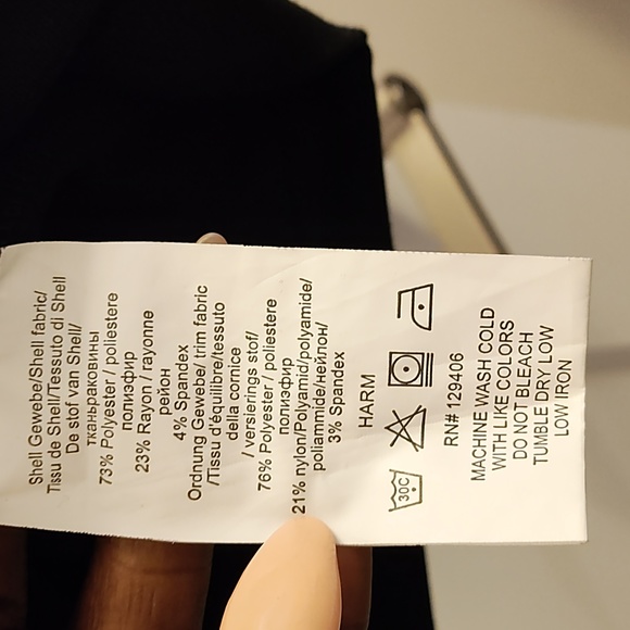 Black & White sweater Dress just add pearls and a red shoe and you'll be styling - Picture 6 of 10